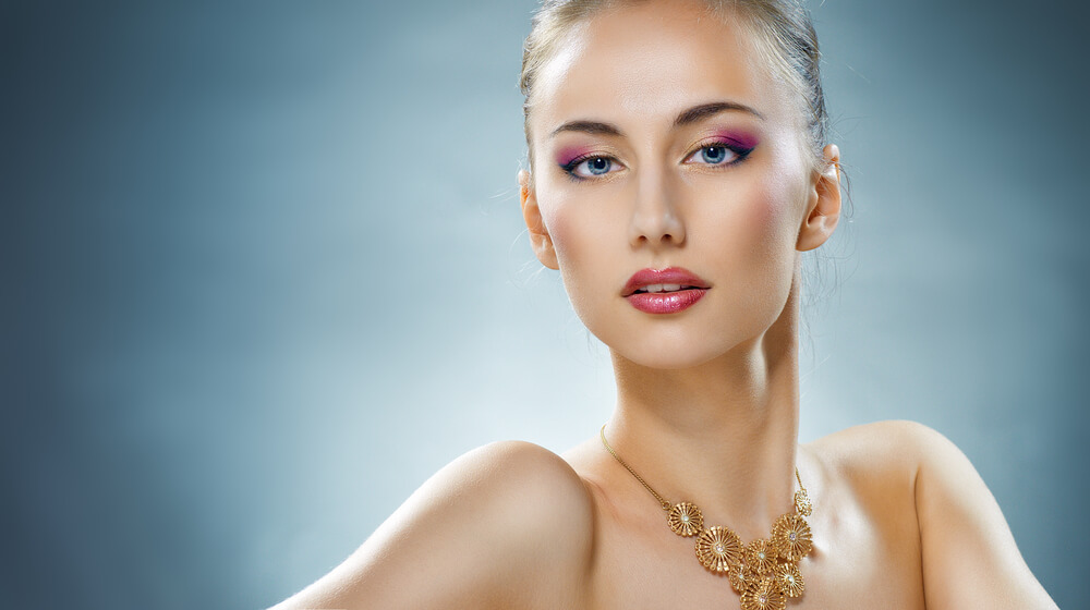woman-with-jewelry-2023-11-27-04-57-24-utc-1-1
